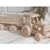 Traktor aus Holz mit Anhänger