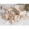 Traktor aus Holz mit Anhänger