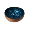 Kokosnussschale mit blauen Blumen