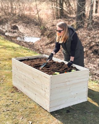 Warum ein Hochbeet aus Holz? 🌱 Hochbeete fügen sich nicht nur harmonisch in jeden Garten ein, sondern erleichtern auch den...