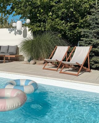 Die ATMOWOOD Holz-Gartenliegen bieten Ihnen echten Sommerkomfort. ☀️ Dank ihres schlichten Designs passen sie perfekt in...