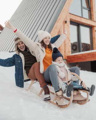 Erinnerungen an die Kindheit - als wir mit roten Wangen den Schlitten den Hügel hinaufzogen und lachten, obwohl uns die...
