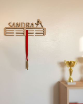 🏅 Medalhalter und Wandhaken Gibt es in Ihrem Umfeld einen Sportler, den Sie überraschen möchten? 🎁 Schenken Sie ihm einen...